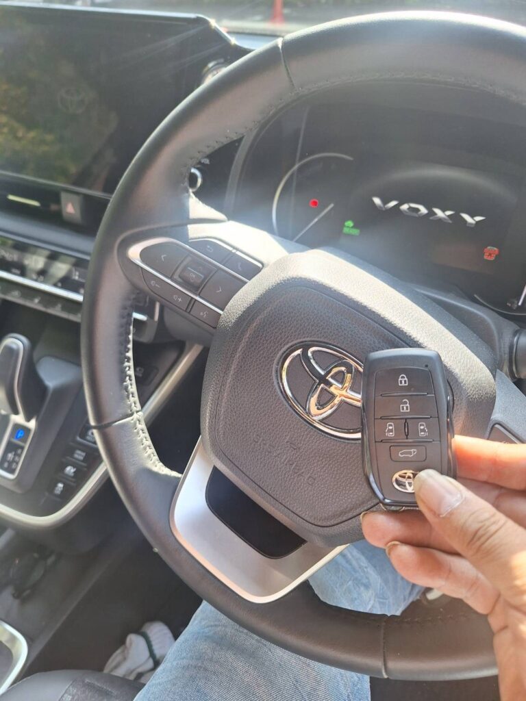 令和5年式TOYOTAヴォクシーのスマートキー紛失復旧｜旅行中の緊急トラブルを即日解決【石川県出張対応】