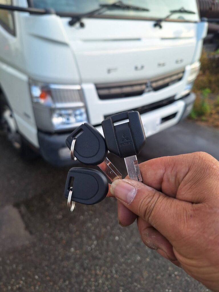 三菱ふそうキャンター（MITSUBISHI FUSO CANTER）イモビライザーキー追加作成｜トラック特有のセキュリティに対応した高度な鍵作業【金沢市・白山市・野々市市】🔑🚚