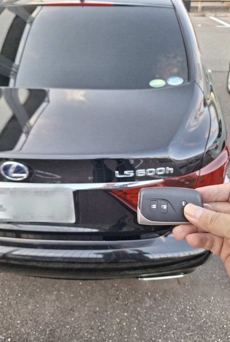 LEXUS LS600h】スマートキー紛失復旧｜高級車の完全紛失でも即日対応